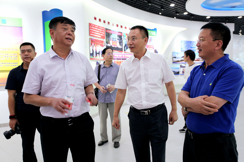 Ji Lin, deputy editor-in-chief of China Agricultural Film and Television Center, visited Xiangyun to guide the work
